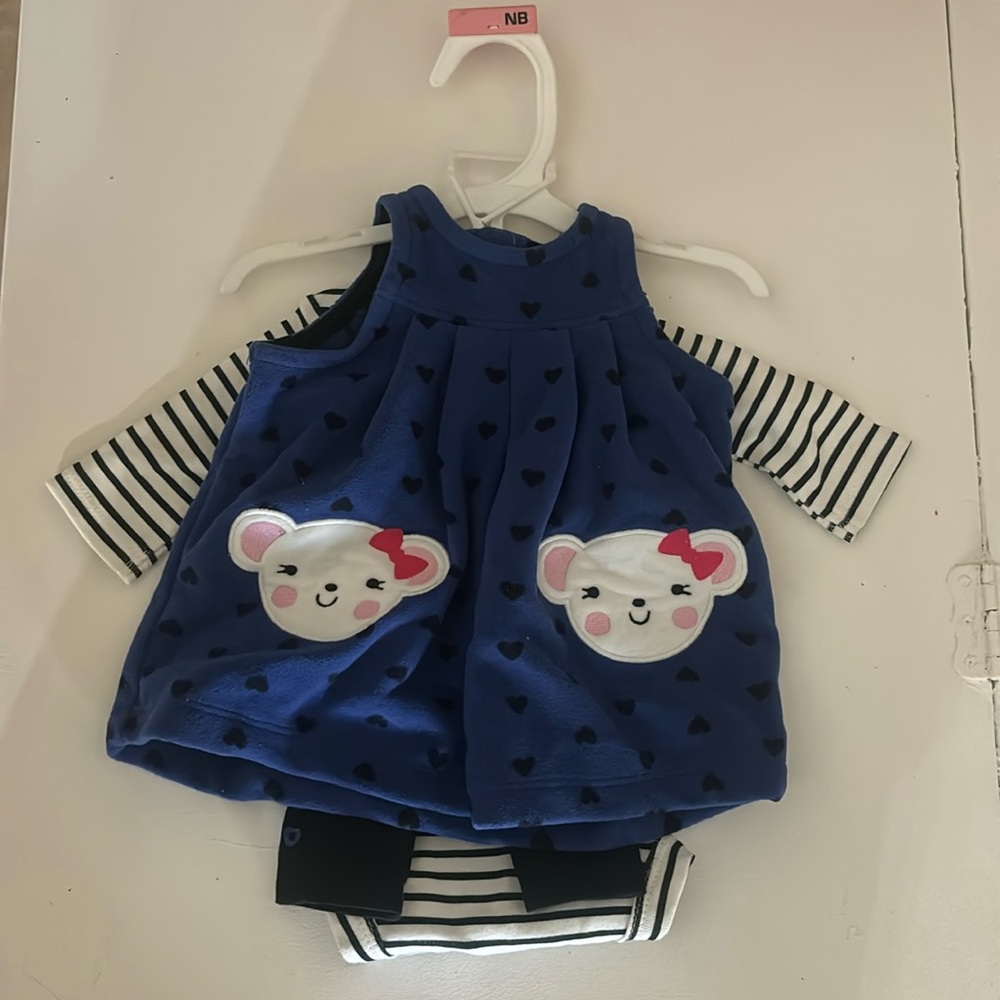 Carter’s three-piece outfit set newborn